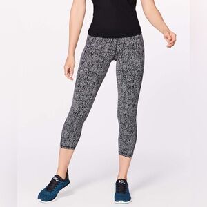 Lululemon Run On Crop Power Luxtreme Irregular Denim Twill Black White size 2